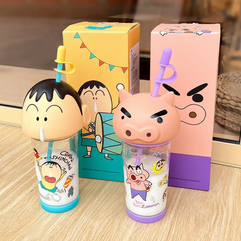 Crayon Shin-Chan 500-600 ml Anime Cute Big Head pohár tepelne rezistentnej plastovej vody Študent veľkej kapacity prenosný slamený pohár darček