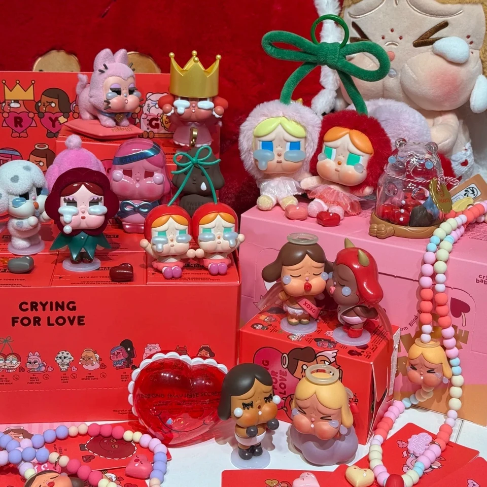 Crybaby Crying for Love Ornament Blind Box plávajúce figuríny sladké spolu vinylová zavesenie mobilného telefónu Dlhodobé zavesenie lana