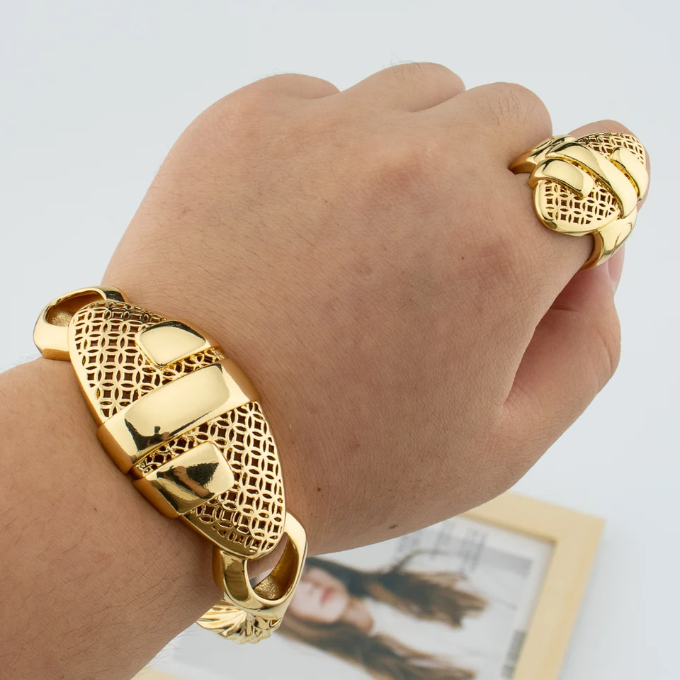 Cuff Bangle s prsteňom pre ženy 18k zlatý náramok šperky Nigérijská svadobná hostina darček Dubai Hollow Out Design náramok