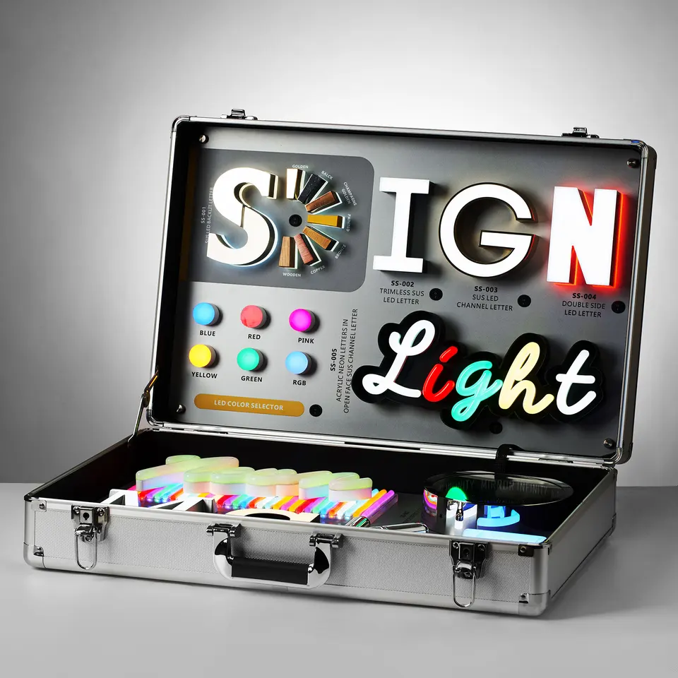 Custom v sklade vzorka LED osvetlená obchodná vzorka súprava kovov