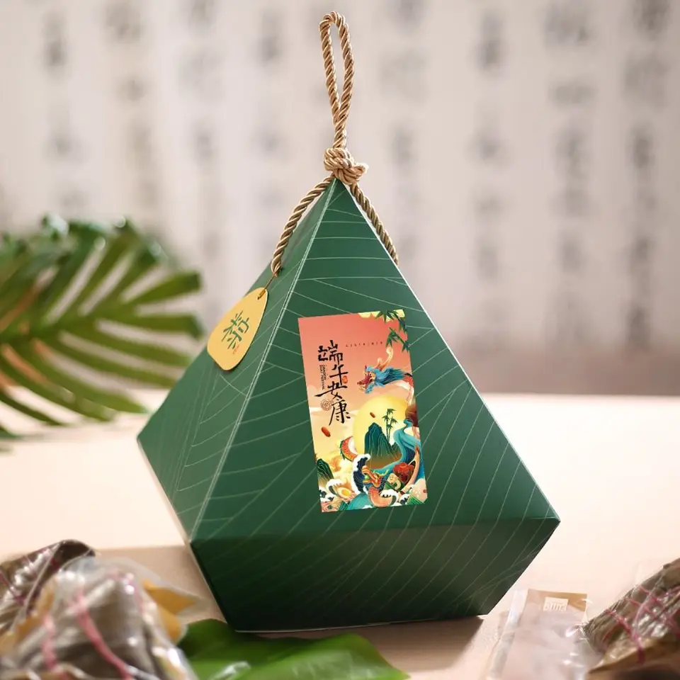 Darčekové tašky Kreatívne tvary darček zongzi box s rukoväťou trojuholníkov Dizajn cukrovinky papierové tašky pre darček pre drak lodí festival