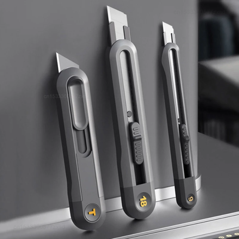 Deli Snap-Off Utility Nôž natiahnuteľné krabičky Cutters 9 mm 18 mm vysoké uhlíkové oceľové čepele automatické zámok, pre kancelárske potreby kancelárske potreby
