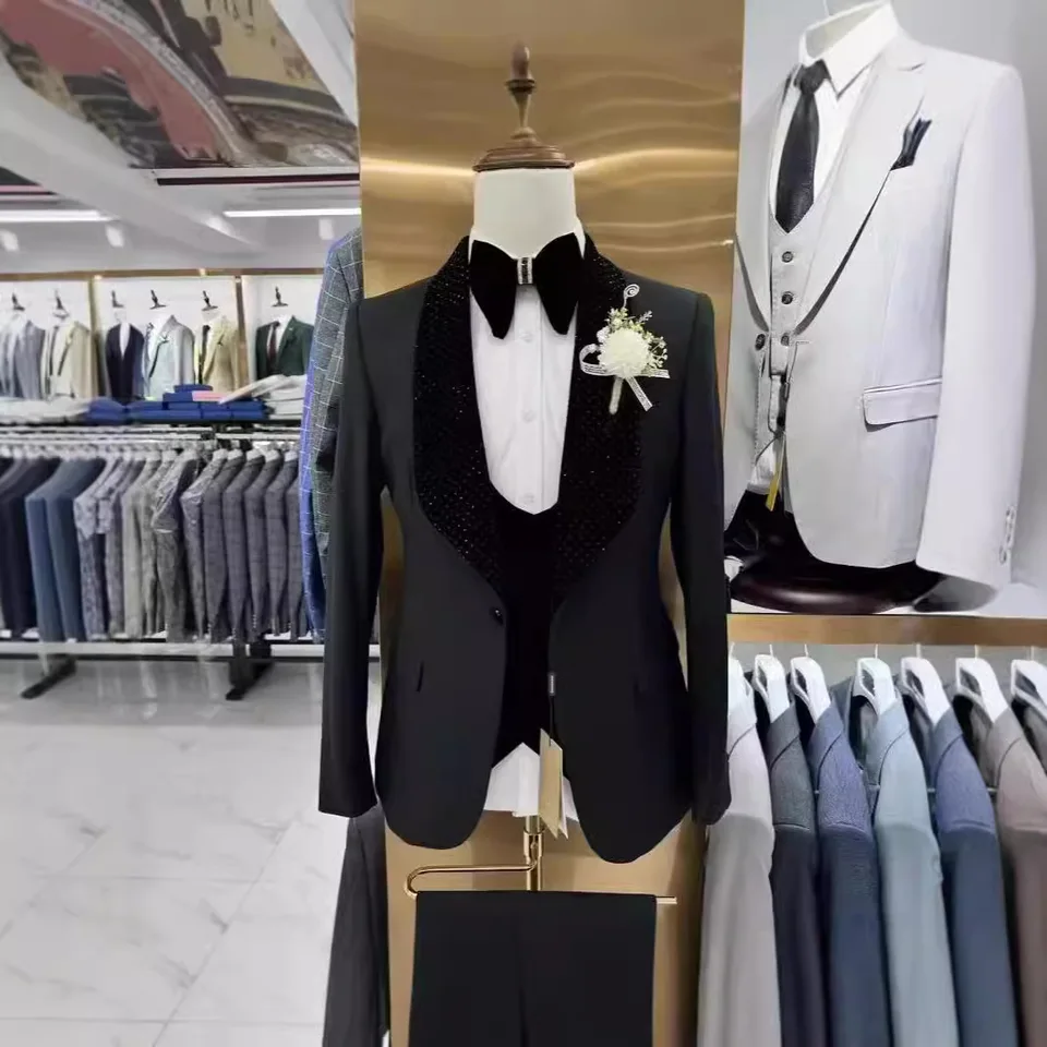 Deluxe pánsky oblek s diamantovým 3-dielnym ženíchom smokingu Shawl Party Party Ball Blazer Slim Fit Večere Svadobné šaty