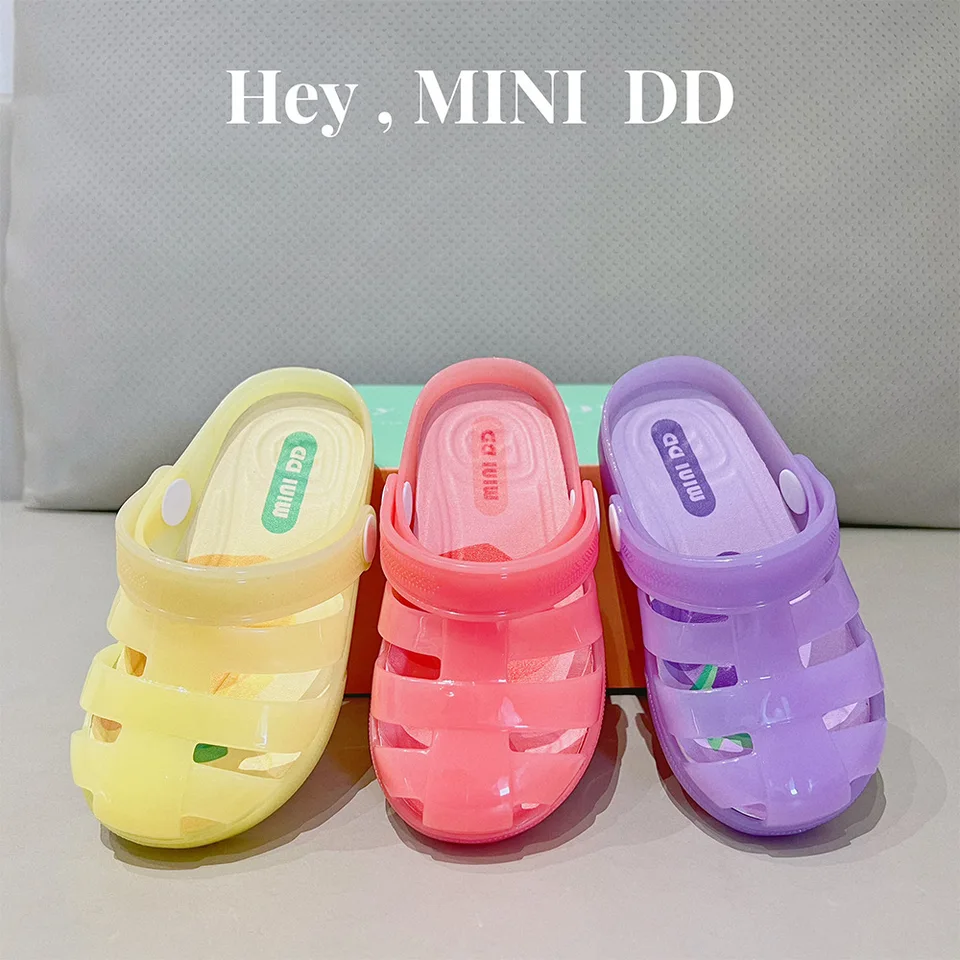 Deti rímske topánky 2024 Summer Mini DD Girls Soft Solled Cast Clippers Korean Boys Sandals Double Wear pláž želé topánky DD052