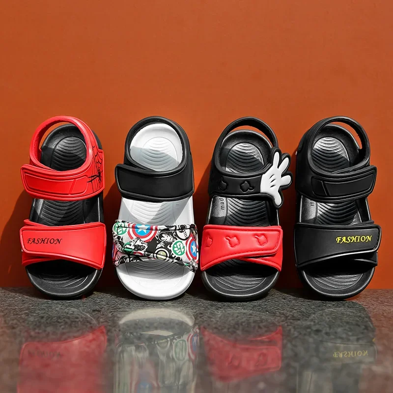 Detská športová pláž sandále Boy sandále Outdoor Castday Sandals Rodičom a dieťa Hrajte ploché dno Priedušné nové letné detské topánky