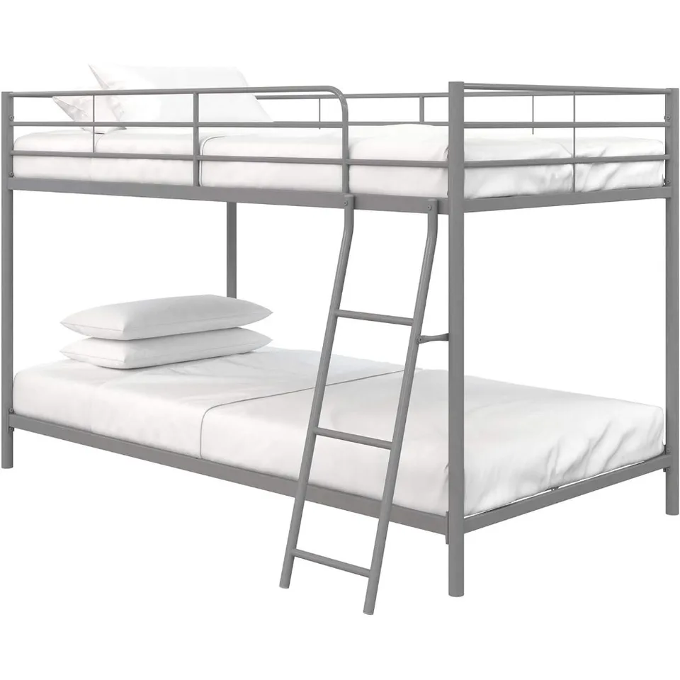 DHP Junior Low Metal Bunk Bed Ráme pre deti, dospievajúcich a dospelých, s šikmým rebríkom, vysokým obliapadlom, kovovými lamelami