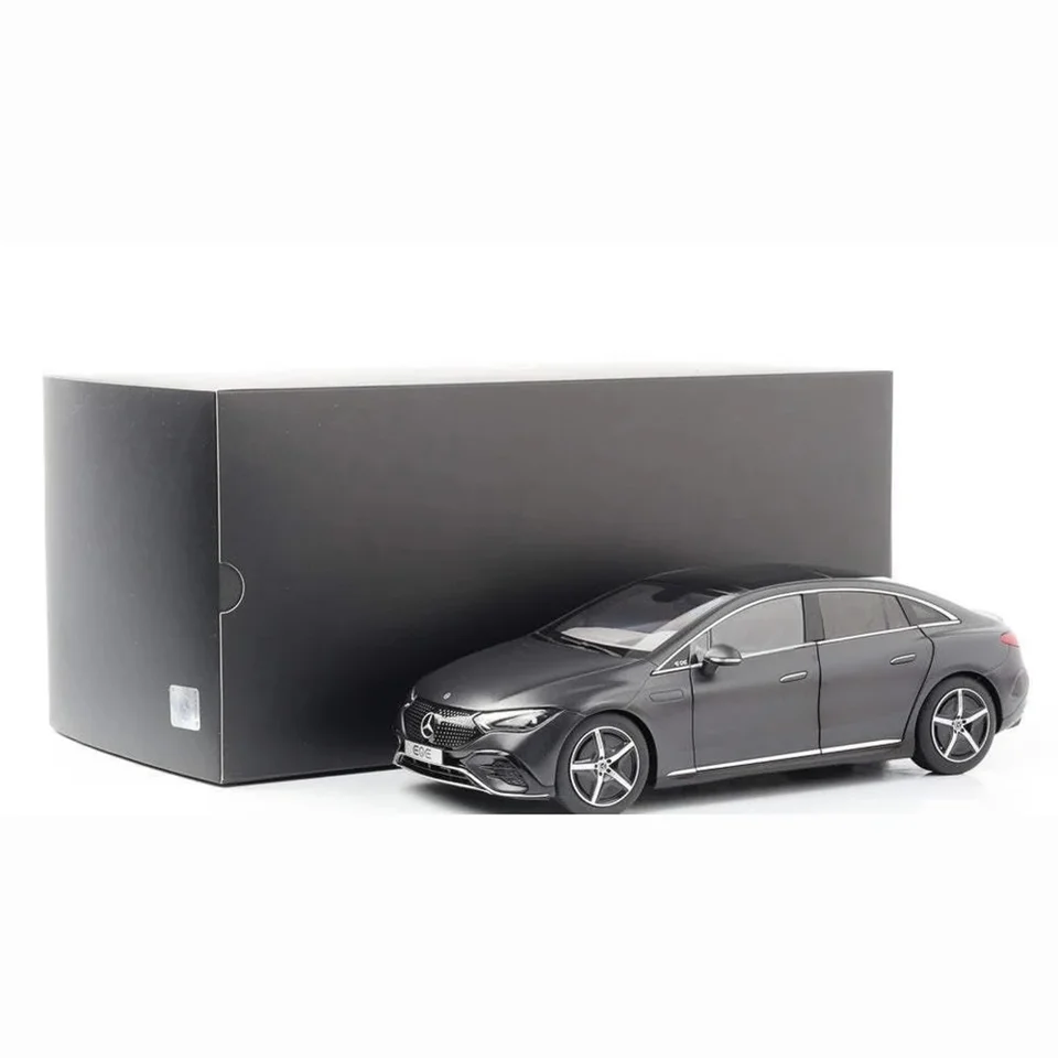 Die-Cast 1:18 Scale Benz Eqe Sedan Sports Components V295 Simulácia zliatiny zliatiny Model Model Collection Home Metal Decoration