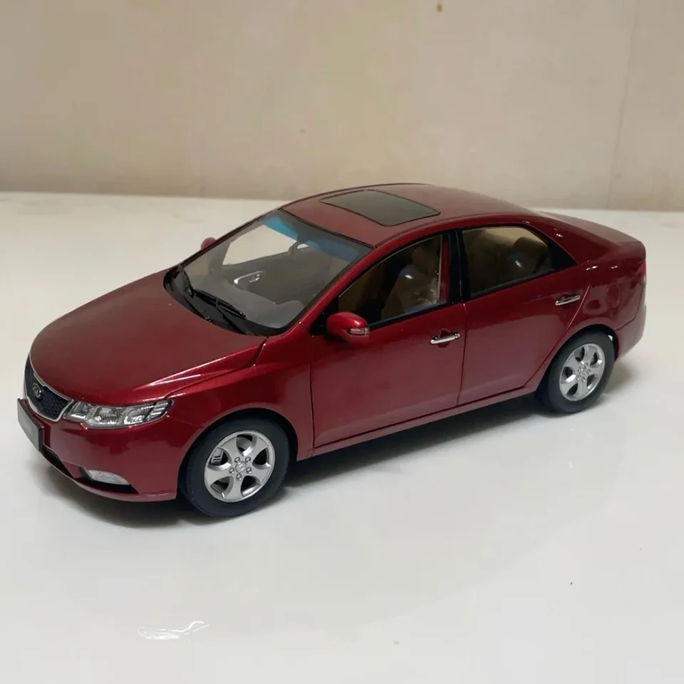 Die-Cast 1:18 Scale dongfeng yueda kia freddy zliatiny statické auto fanúšikovia hobby zbierka Collection Coupe Souvenir Display Gifn Darček