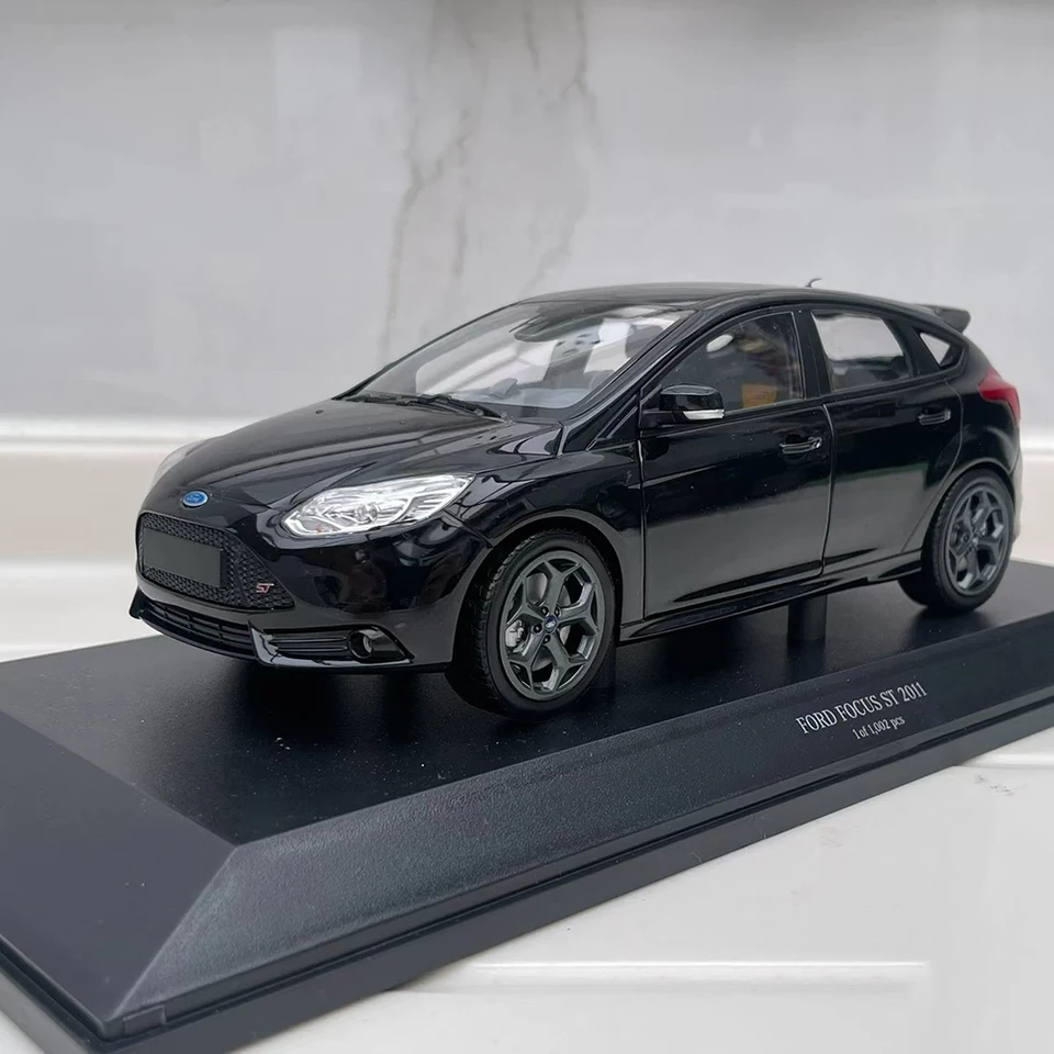 Die-Cast 1:18 Scale Ford Focus St 2011 Model simulácia zliatiny zliatiny Model Fanúšikov