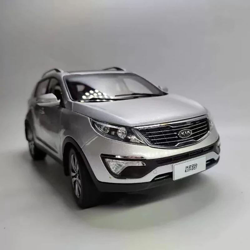 Die Casting 1:18 Scale Old Dongfeng Yueda Kia Zhipao Simulation Zliatina zliatiny Model Model Fanúšikov