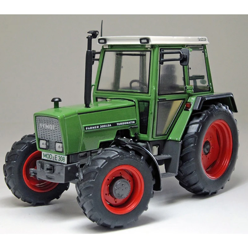 Diecast Alloy 1/32 Fendt 308 LSA Tractor Farm/Ford County 1174/Fiat 880 Model Classics Classics Adult Souvenir Darček statický displej