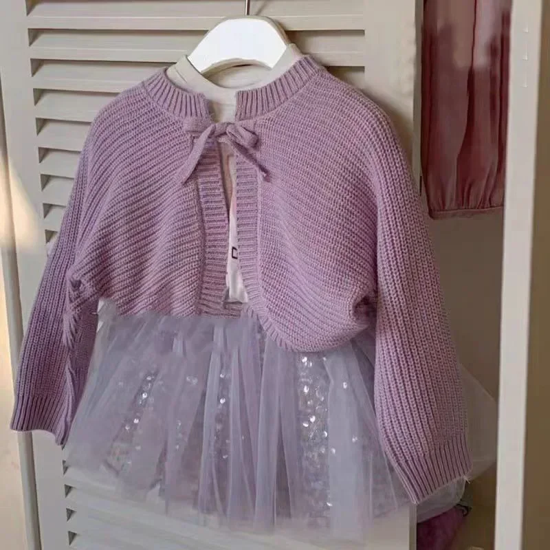 Dievčatá Spring Suit 2024 Nové dievčatá Kórejský sveter bunda Cardigan Baby Sweet Suk sukňa trojdielne módne náhodné sladké sladké