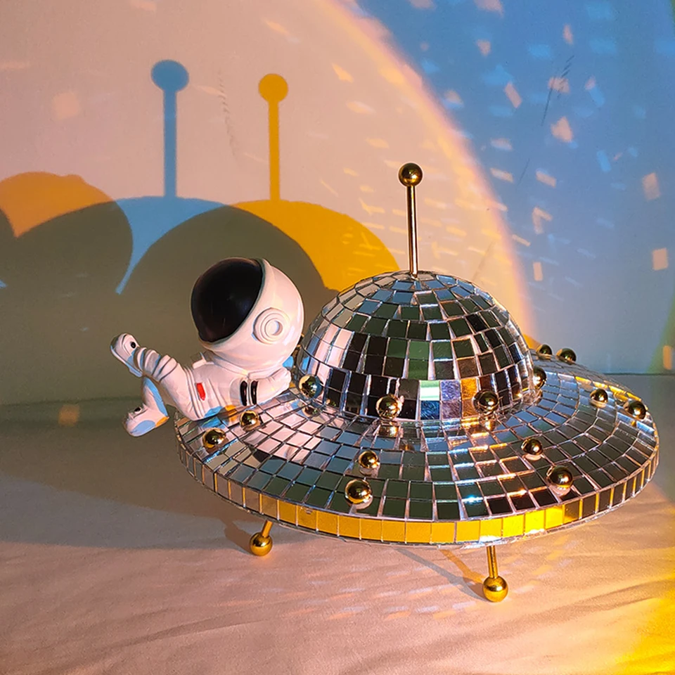 Disco Ball UFO zrkadlo Reflexné gule Kreatívne UFO Space World Desk Ozdoby umelecké remeslá Vintage vtipné vianočné ozdoby