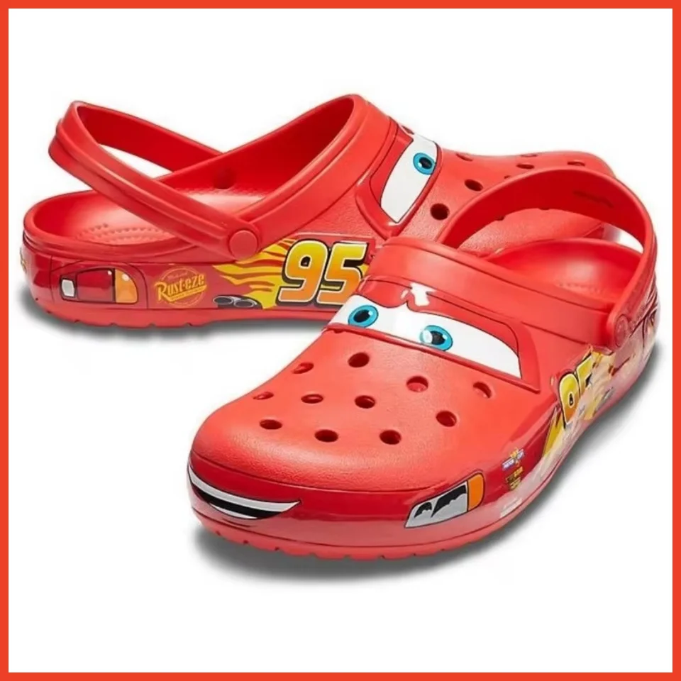 Disney Aoger Lightning McQueen Pixar Crocs Outdoor Beach Plippers Roztomilý karikatúra anime bazén anti sklz Crots NO95 autá Slippersshoes