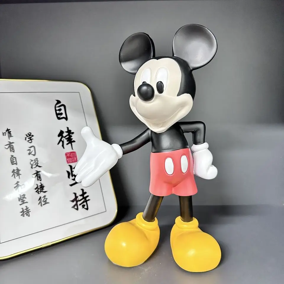Disney Mickeys Mouse Mouse Módna značka vítaná držanie tela Mickey Socha Cartoon Anime živicová modely Ozdoby domáce dekorácie Darčeky