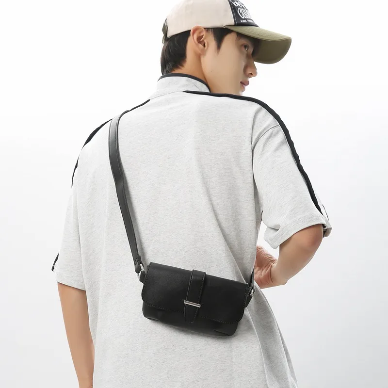 Dizajnér Crossbody Bag 2024 Nový Kórejský Pu Small Square Bag Terform Overifet Flap Telefón Ramery Single Bag Pánsky batoh