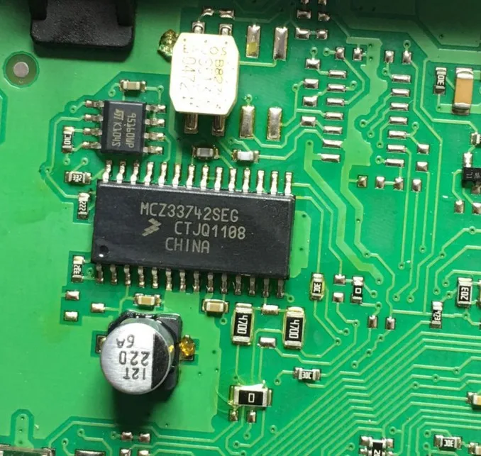 Doprava zdarma MCZ33742SEG EIS IC 10ks