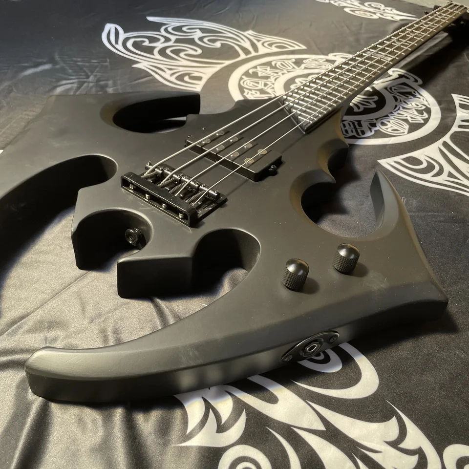 Doprava zdarma, čierne matné 4-strunové elektrické basy, elektrická gitara, gitary v tvare netopierov, na sklade, špeciálne tvarované Guitarra