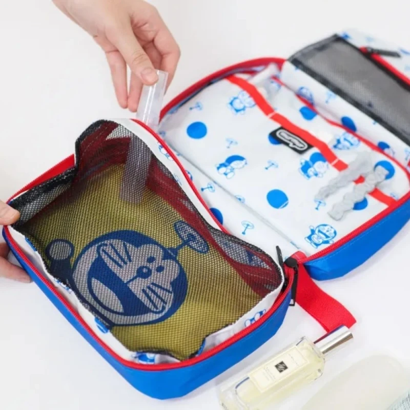 Doraemon multifunkčný prach odolný úložný priestor zavesenie vrecka Perifery karikatúry prenosné prenosné cestovné starostlivosť o dovolenku darček pre dievčatá
