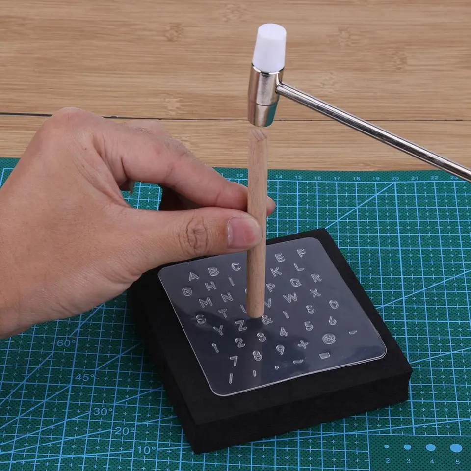 Drevená pečiatka punč sada číselného charakteru Tvar abecedy Číslo písmena Stamper Set DIY Craft ručne vyrobená ruka pre kožené reliéf