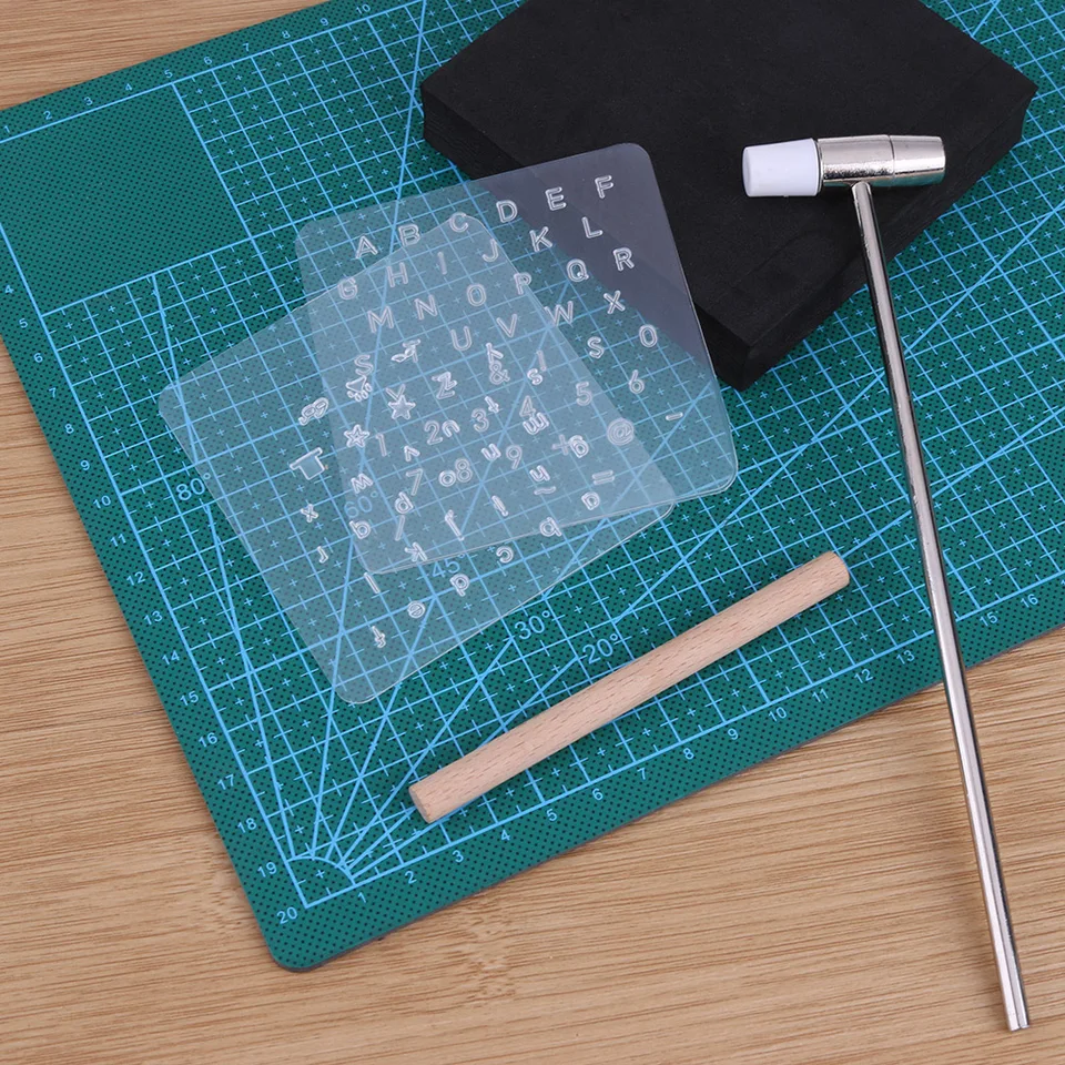 Drevená pečiatka punčová sada číselného charakteru Tvar abecedy Číslo písmena Stamper Set DIY Craft 79ks ručne vyrobený pre kožené reliéf
