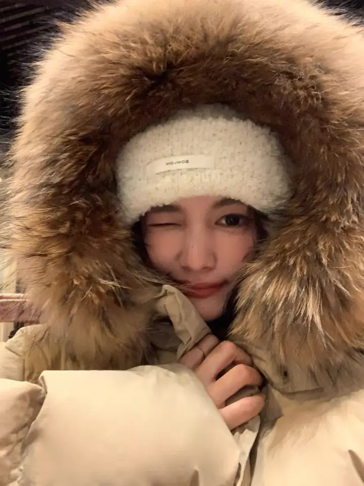 Dámska biela kačica dole s veľkou kožušinovou kapucňou Warm Puffer Bund