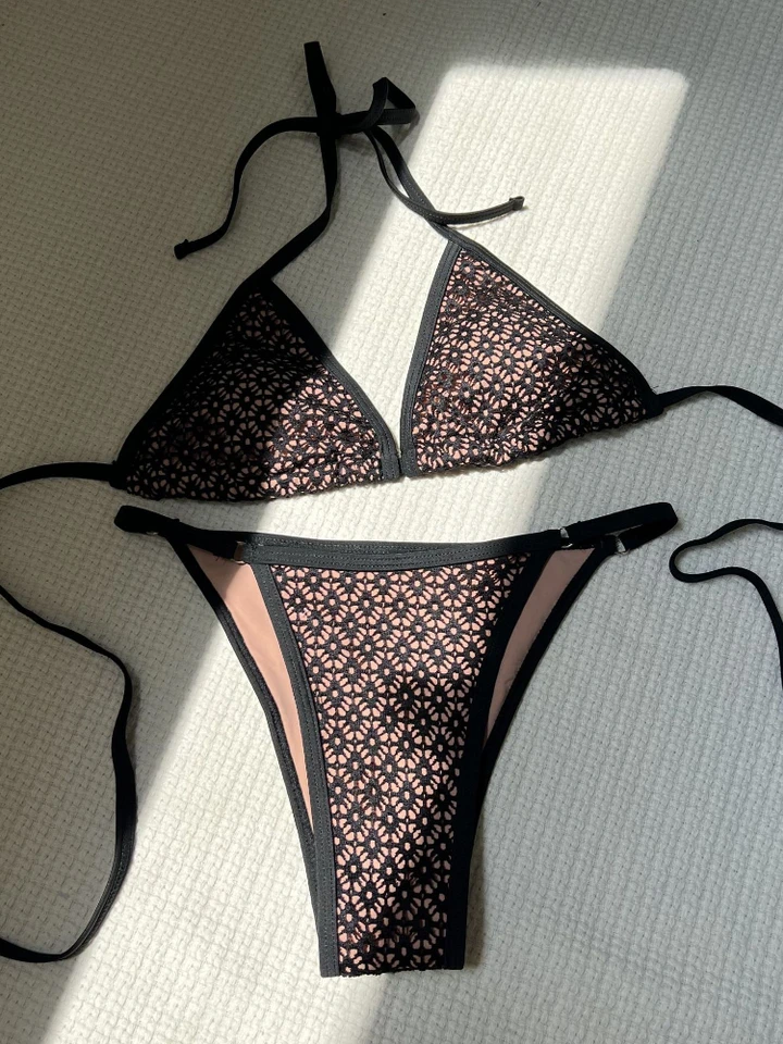 Dámska dutá perspektíva Sexy bikiny set trojuholníkového pohára podprsenka Halter Backless 2-Plaimsuit V-Neck Beach Plavecké plavky 2024