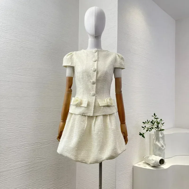 Dámske béžové elegantné elegantné diamanty s krátkym rukávom pletené kvetinové púčiky Mini šaty pre večierok Top kvality nový štýl 2025