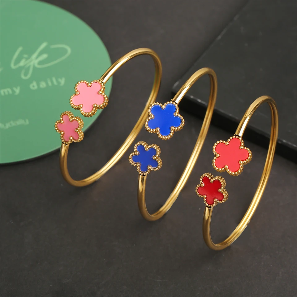 Dámske dámske kvety dámske kvety ailinfa Dvojité kvety Otvorené ohyb z nehrdzavejúcej ocele Platy 18k nepremokavé šperky náramok Clover