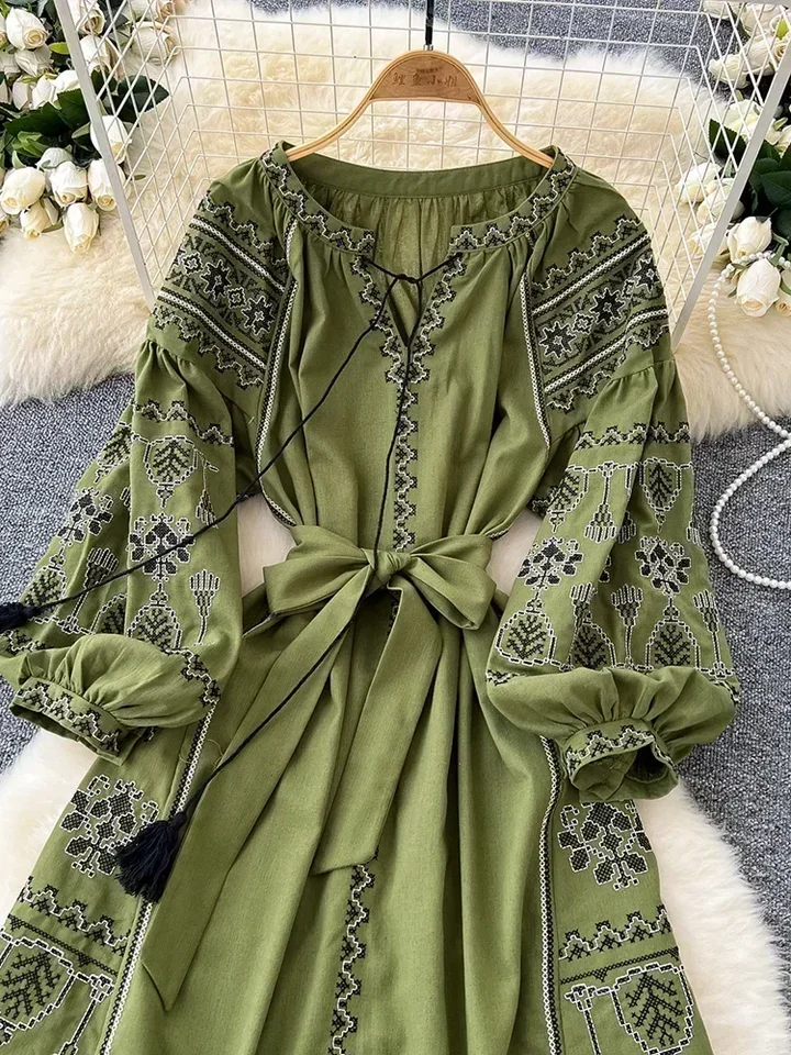 Dámske jarné jesenné vyšívané šnurované šnurovacie lampy rukávy pásový pás dlhé šaty Bohemian retro etnické šaty A155