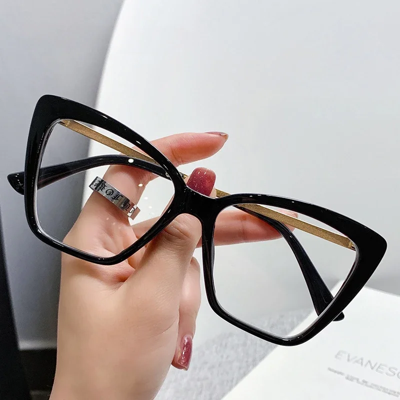 Dámske modré svetlé okuliare 2024 Cat Eye Luxury Brand Designer Dámy Flexibilné optické okuliare Rám UV400