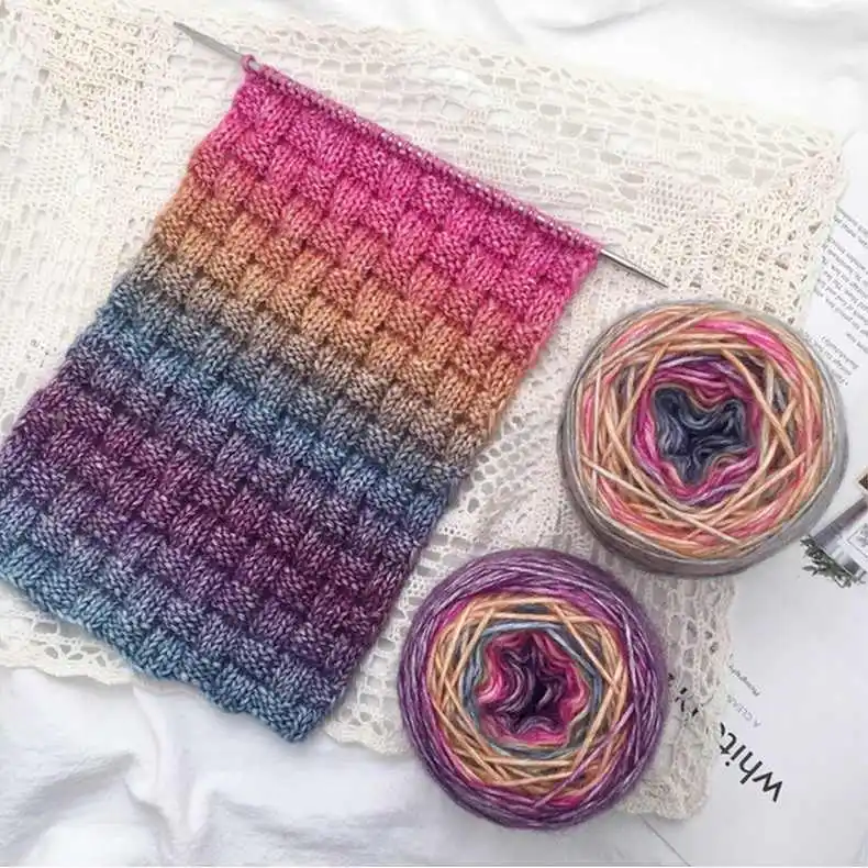 Dúhový gradient Mohair priadza guľôčková koláč ruka tkaná sekcia zafarbená hustá vlnená priadza guľôčkový sveter šatka Candy zmiešaná farebná priadza