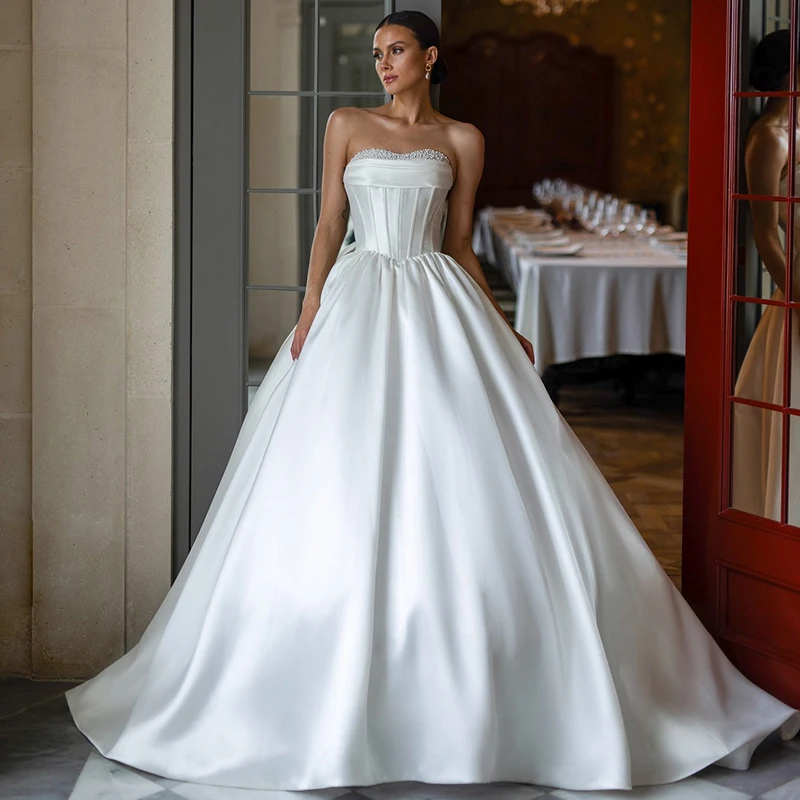 Eightree 2025 Biela princezná svadobné šaty miláčika Sweetheart Beadings Satin Svadobné šaty boho pláž pláž svadobné plesové šaty prispôsobené