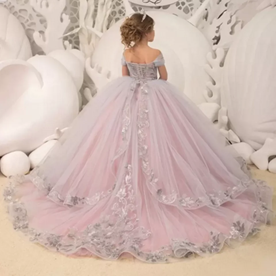 Elegancia z ramena Fluffy Flower Girl Šaty na svadobné aplikované volnost