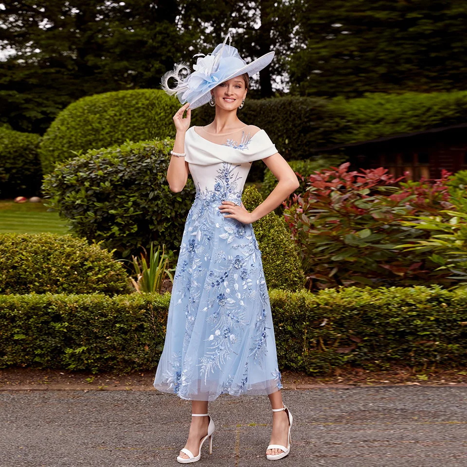 Elegantná svetlo modrá matka nevesty šaty o krk Prispôsobené krátke rukávy Wdeeing Party Gowns Pearls Flowers فساتين السهرة