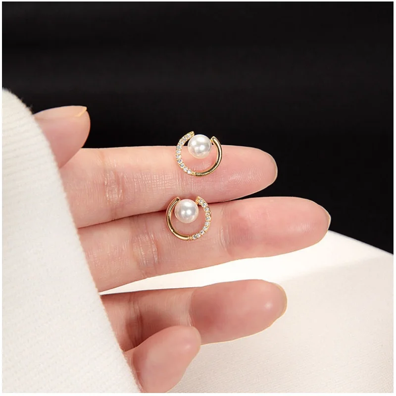 Elegantné a módne geometrické okrúhle náušnice, personalizované imitácie perlové náušnice zirkonu, vypustené náušnice
