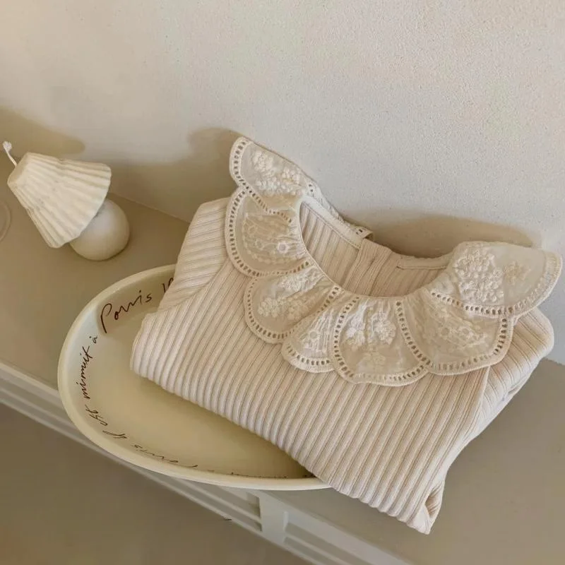 Elegantné dievčatá béžové pletenie tričko Kvetinové výšivky okrúhly golier s dlhým rukávom natiahnuté spodná košeľa 1-6 rokov deti voľného času