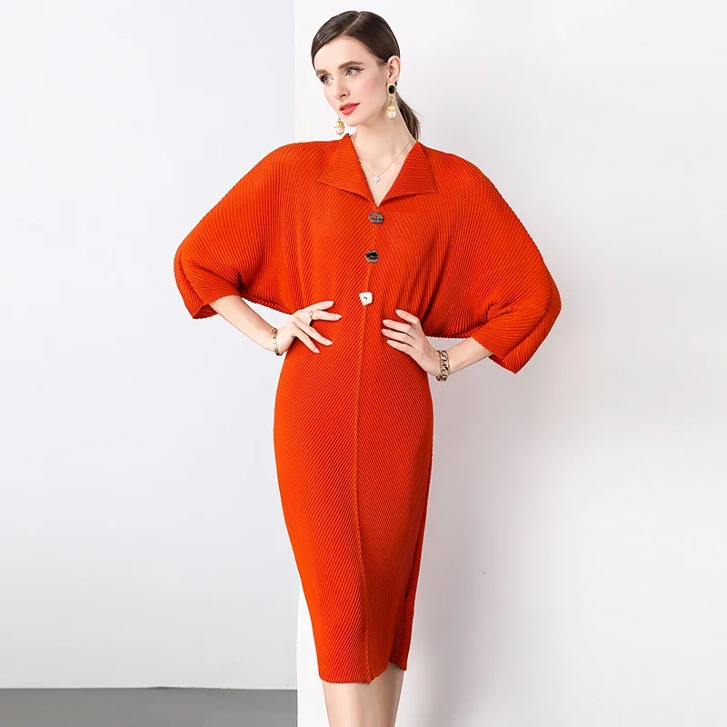 Elegantné elegantné a americké elegantné šaty Miyake V-Neck Pleased Dress 2024