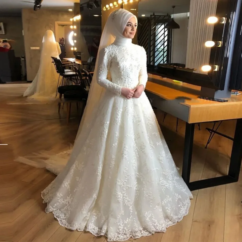 Elegantné moslimské svadobné šaty s dlhým rukávom s svadobnými šatymi s vysokým golierom, lslamský šatk, arabský dubaj Svadba prispôsobená