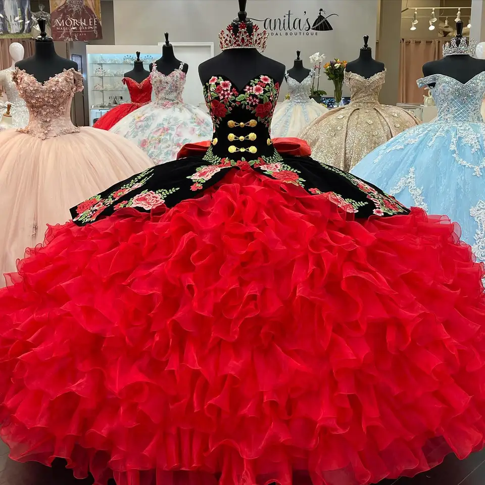 Elegantné čierne červené zamatové šaty quinceañera s charro mexickými vyšívacími organzovými hubkami miláčik šnuruje plesové šaty vintage