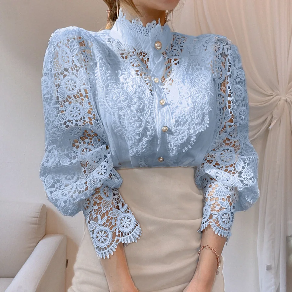 Elegantné čipkové vrcholy vyšíva