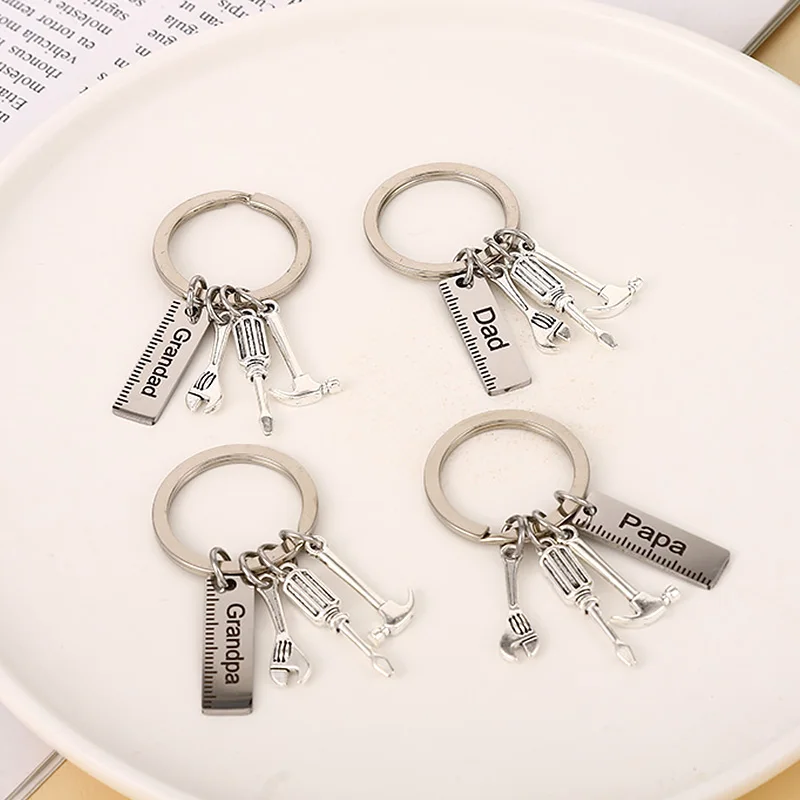 Elegantný dizajn Keychains pre otca Deň otca darček Darček Mini Zinc zliatiny Hammer Hammer Screwdriver Wrench Tools Set Prívesok pre kľúče držiak prsteň