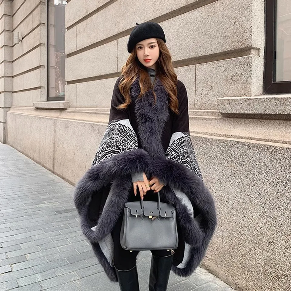 Elegantný poncho módny kabát Shawl Shawl 2023 Dámsky teplý pletený plášť s kožušinovým lemom luxusným faux Fox Fox Fur Ponchos Capes Ladies