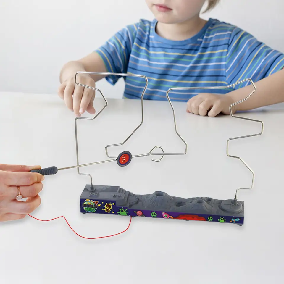 Elektrické bludisko Hra vykonávajúca experiment s elektrinou Brain Ukárač na darček k narodeninám