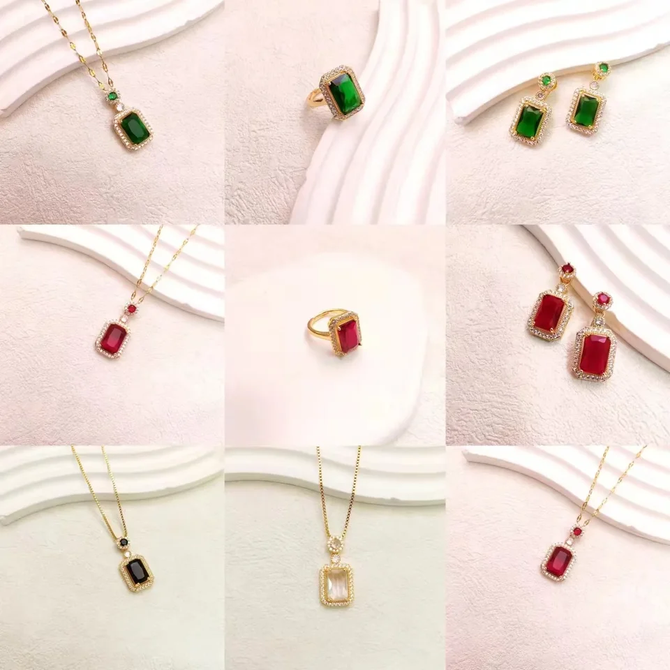 Emerald, náušnice zirkónových studencov, náhrdelník, ženský prsteň.