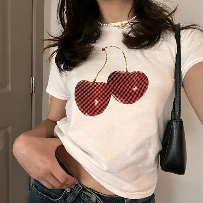 Estetické letné letné dieťa Tee Streetwear Goth Harajuku Letter Grafická čerešňová tlač Tričko Vintage plodiny Tops Women 200s Y2K oblečenie