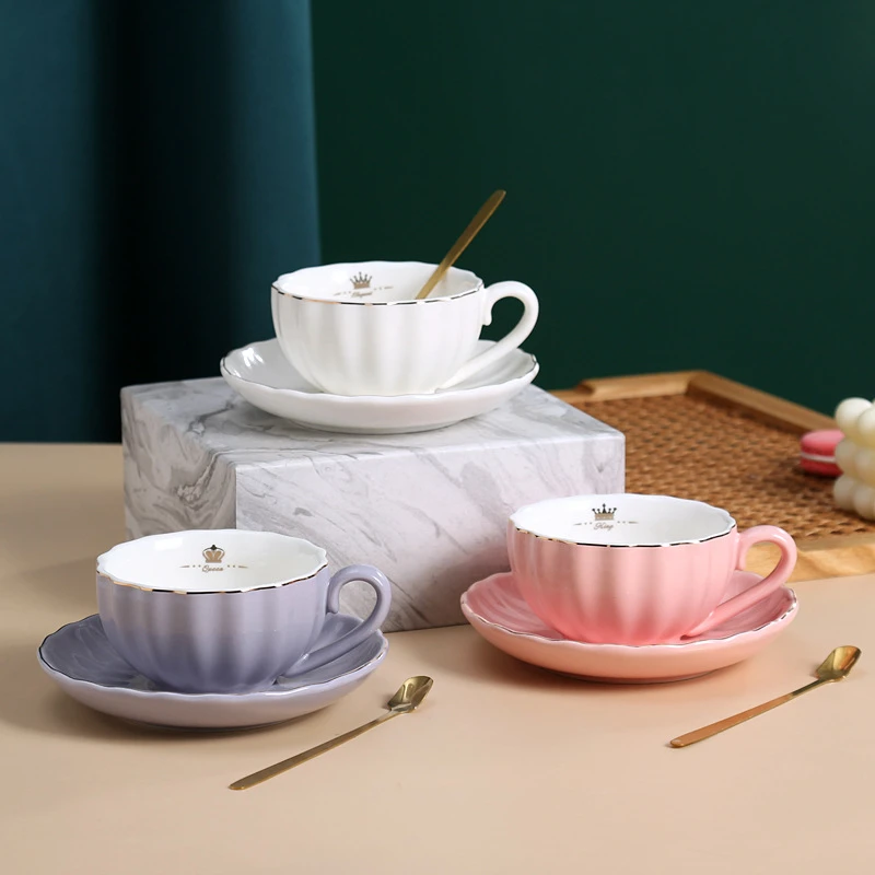 Európska retro nízka kosť porcelánové zlato Gold Godged Pumpkin Coffee Cup White Purple Pink Set High-end čajový pohár