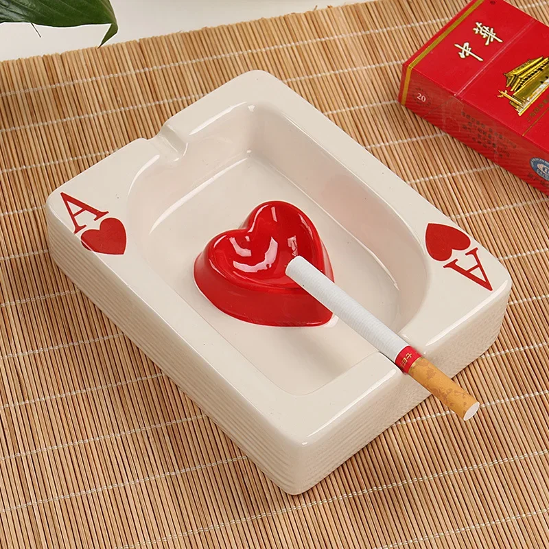 Európsky poker popook červené srdce Kreačný porcelán popolníka módny trend domácich tovarov stôl čistenie položiek domácnosti
