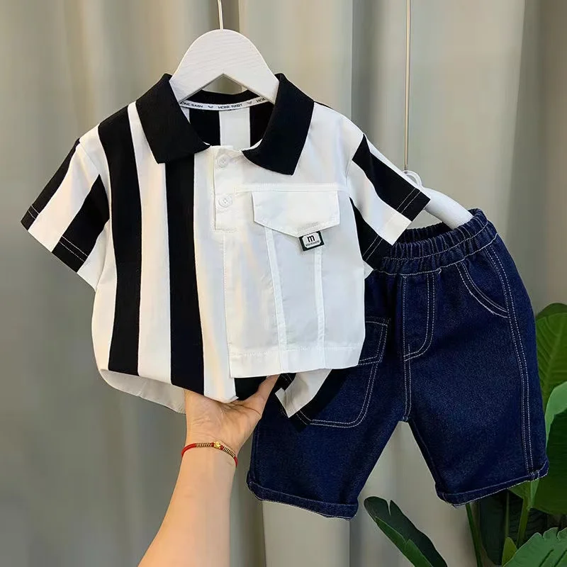 Fashion leto Kórejské nové detské oblečenie s krátkym rukávom pruhované vrcholy a modré džínsy 2ks Sport Set Boys oblečenie
