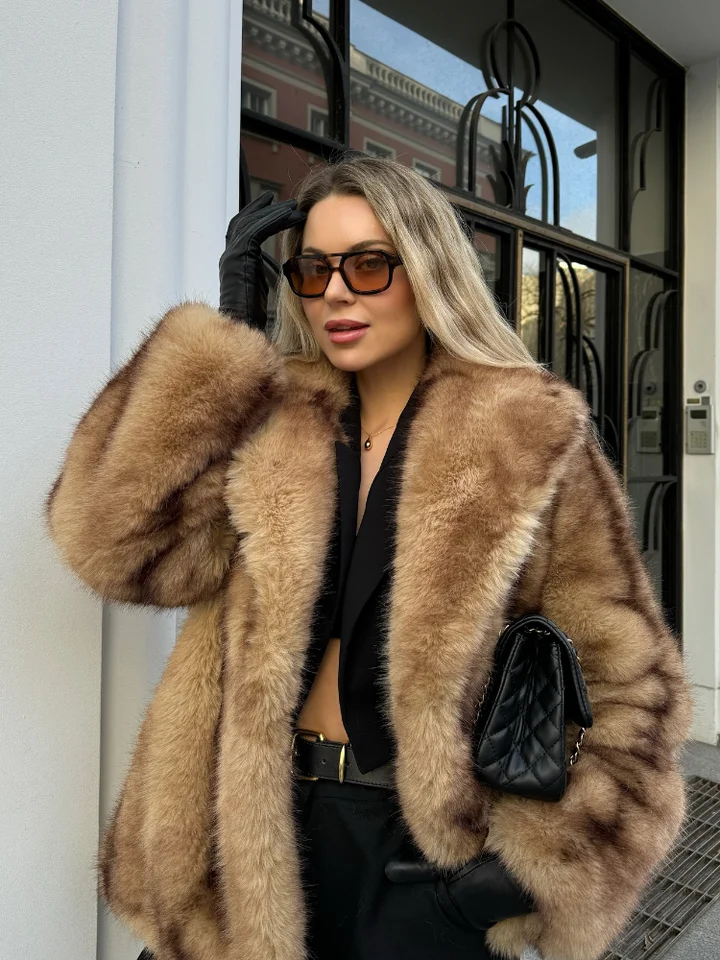 Faux kožušina módny kabát Ženy otočenie goliera uvoľnené single Breated Withed Warm Bund Fimate 2024 Zimná elegantná ulica Outwear